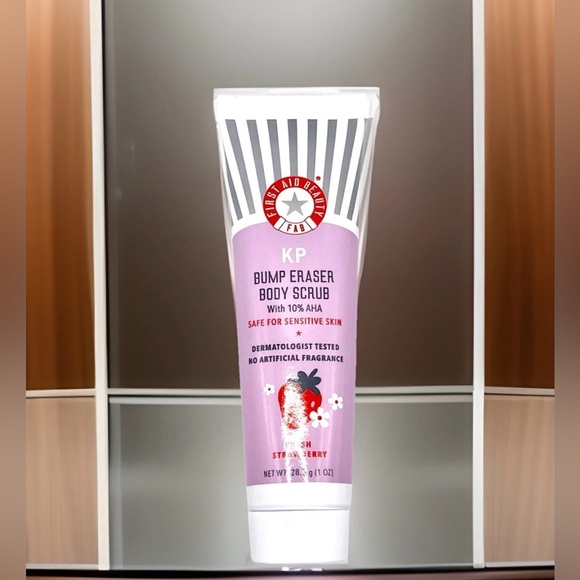 KP First Aid Beauty **NEW Bump Eraser Body Scrub- Strawberry- Travel Size (1 oz) - Picture 1 of 2